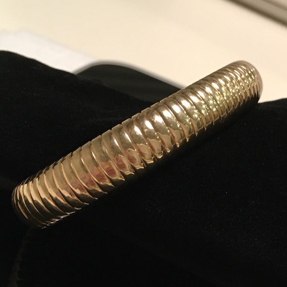 TIFFANY & CO. Rare Vintage 14k Yellow Gold Hinged Bangle Bracelet - Picture 8 of 16